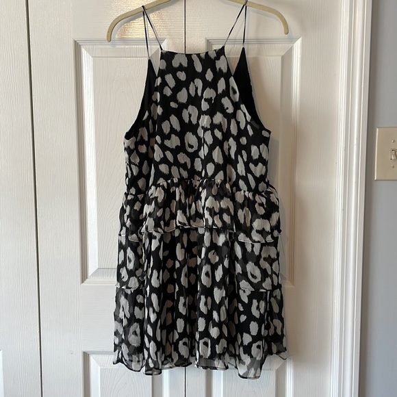 TCEC Dress - Picture 2 of 4